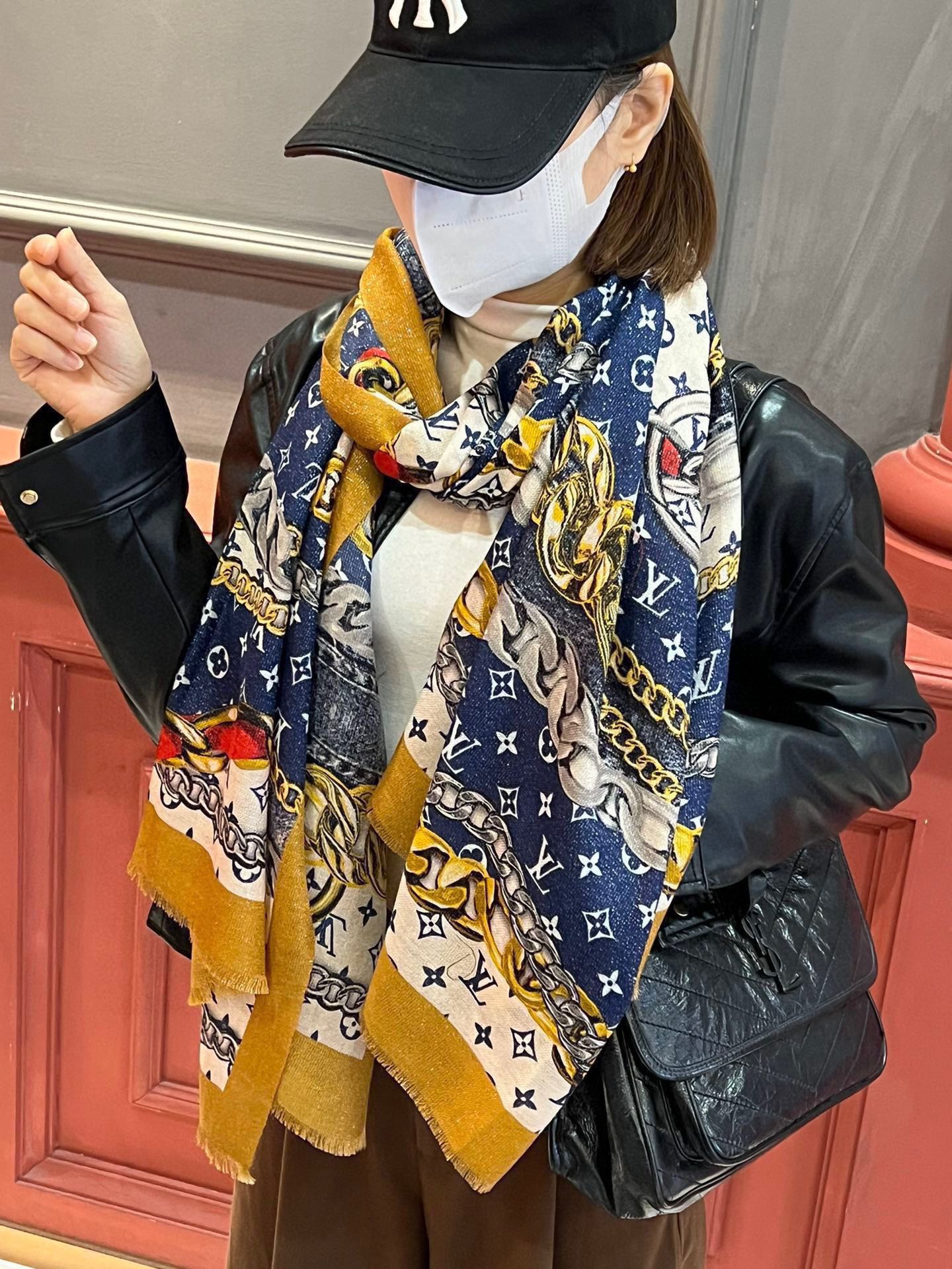 Pre-Owned Louis Vuitton Monogram Wool-Silk Scarf – Silver Floral Print, 110×200cm