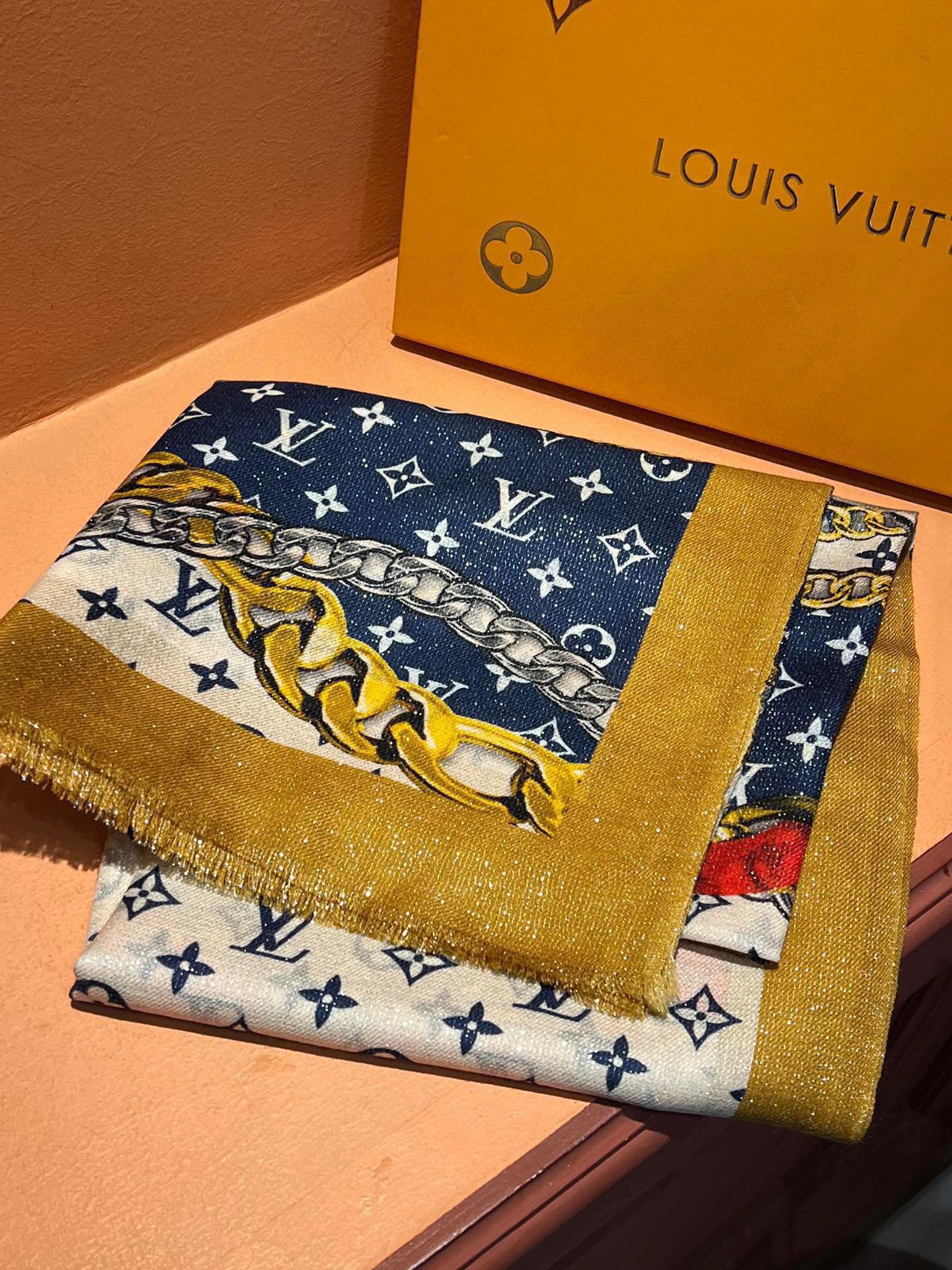 Pre-Owned Louis Vuitton Monogram Wool-Silk Scarf – Silver Floral Print, 110×200cm