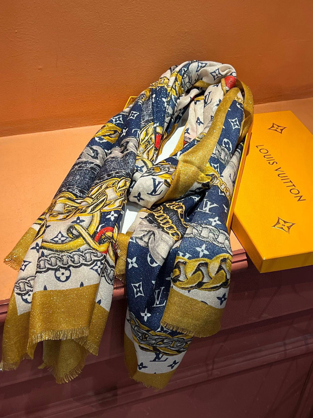 Pre-Owned Louis Vuitton Monogram Wool-Silk Scarf – Silver Floral Print, 110×200cm
