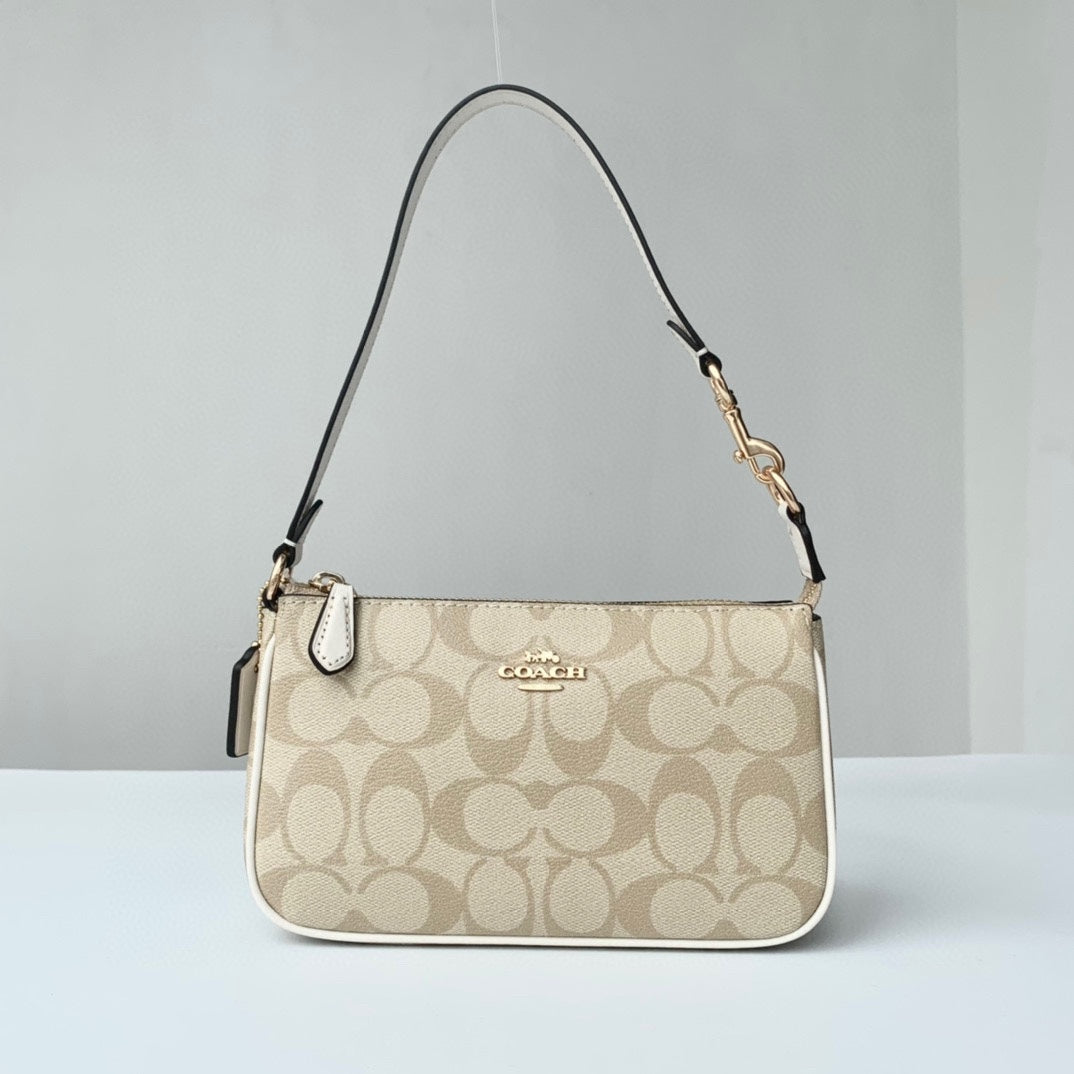 Pre-Owned Coach C3308 Vintage Jacquard Shoulder Bag with Signature Logo