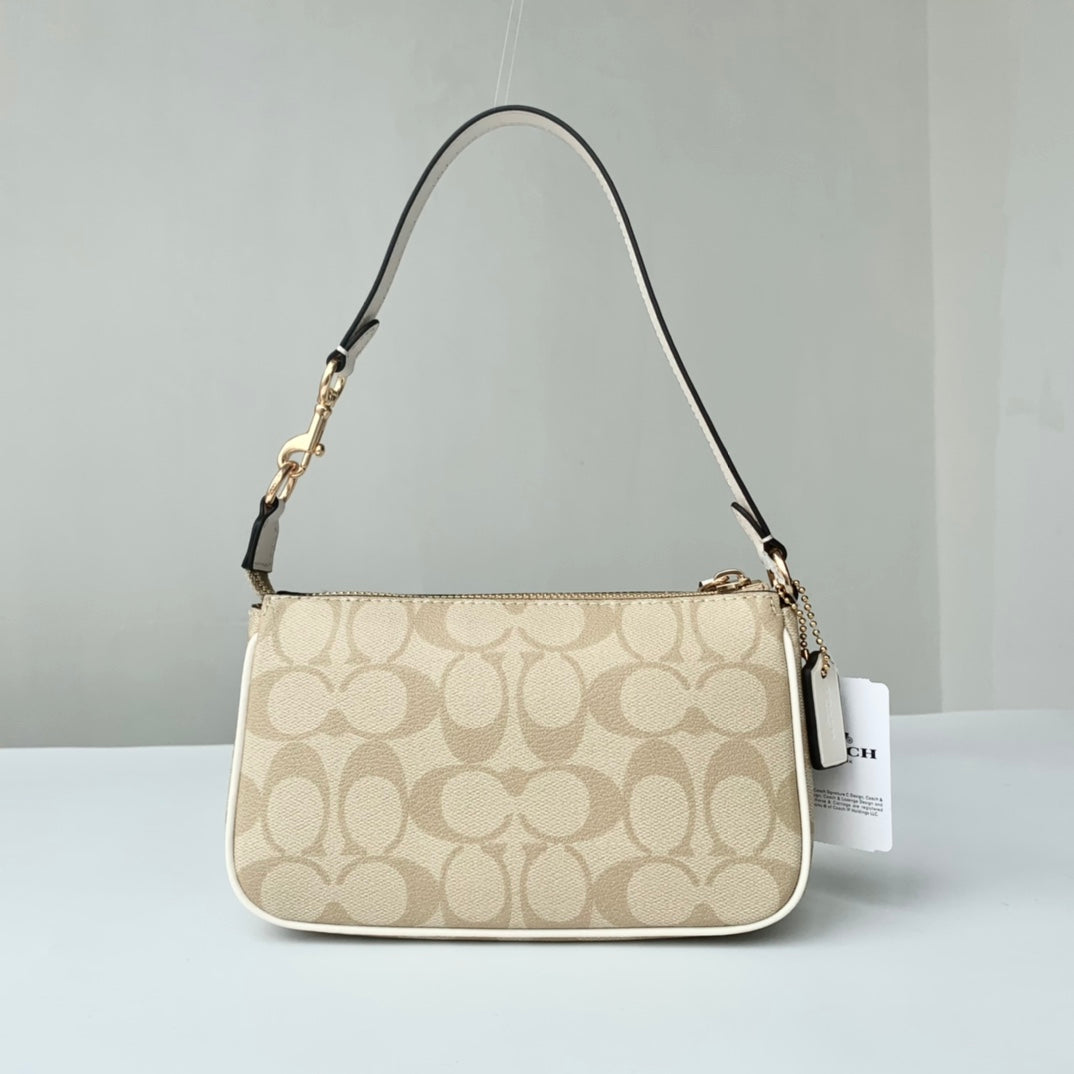 Pre-Owned Coach C3308 Vintage Jacquard Shoulder Bag with Signature Logo