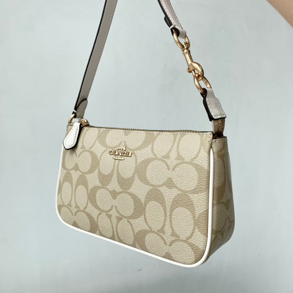 Pre-Owned Coach C3308 Vintage Jacquard Shoulder Bag with Signature Logo