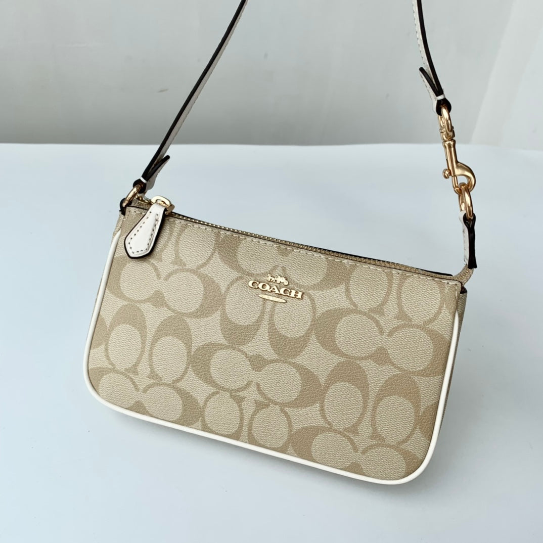 Pre-Owned Coach C3308 Vintage Jacquard Shoulder Bag with Signature Logo