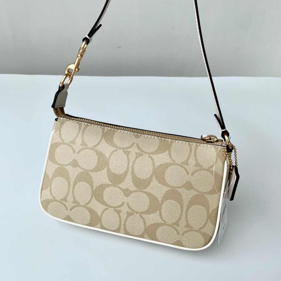 Pre-Owned Coach C3308 Vintage Jacquard Shoulder Bag with Signature Logo