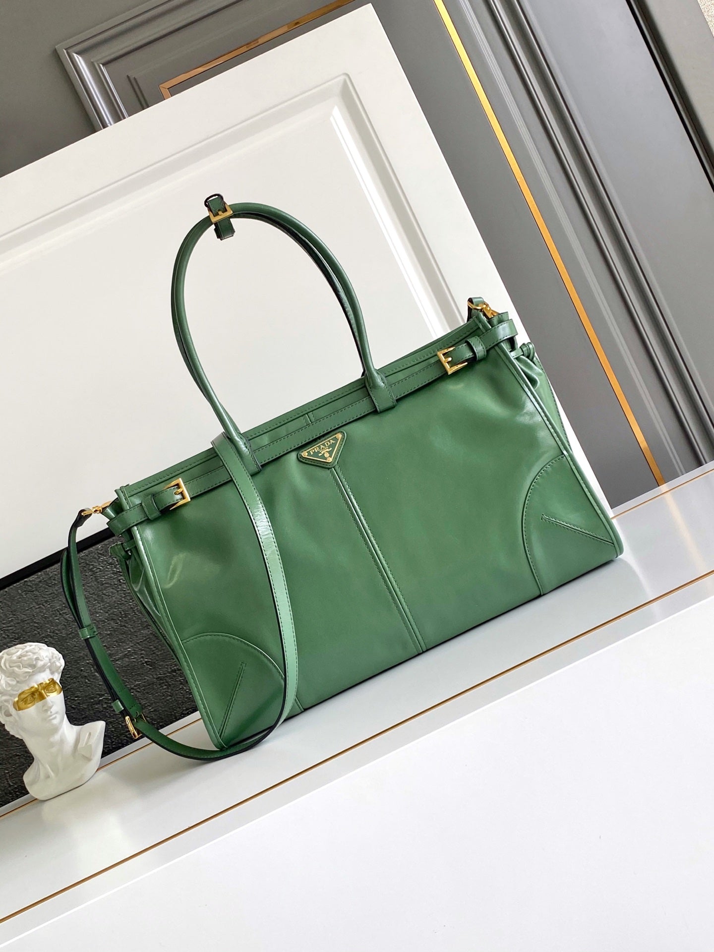 Pre-Owned LusSol Green Leather Tote Bag with Shoulder Strap (Large Capacity)