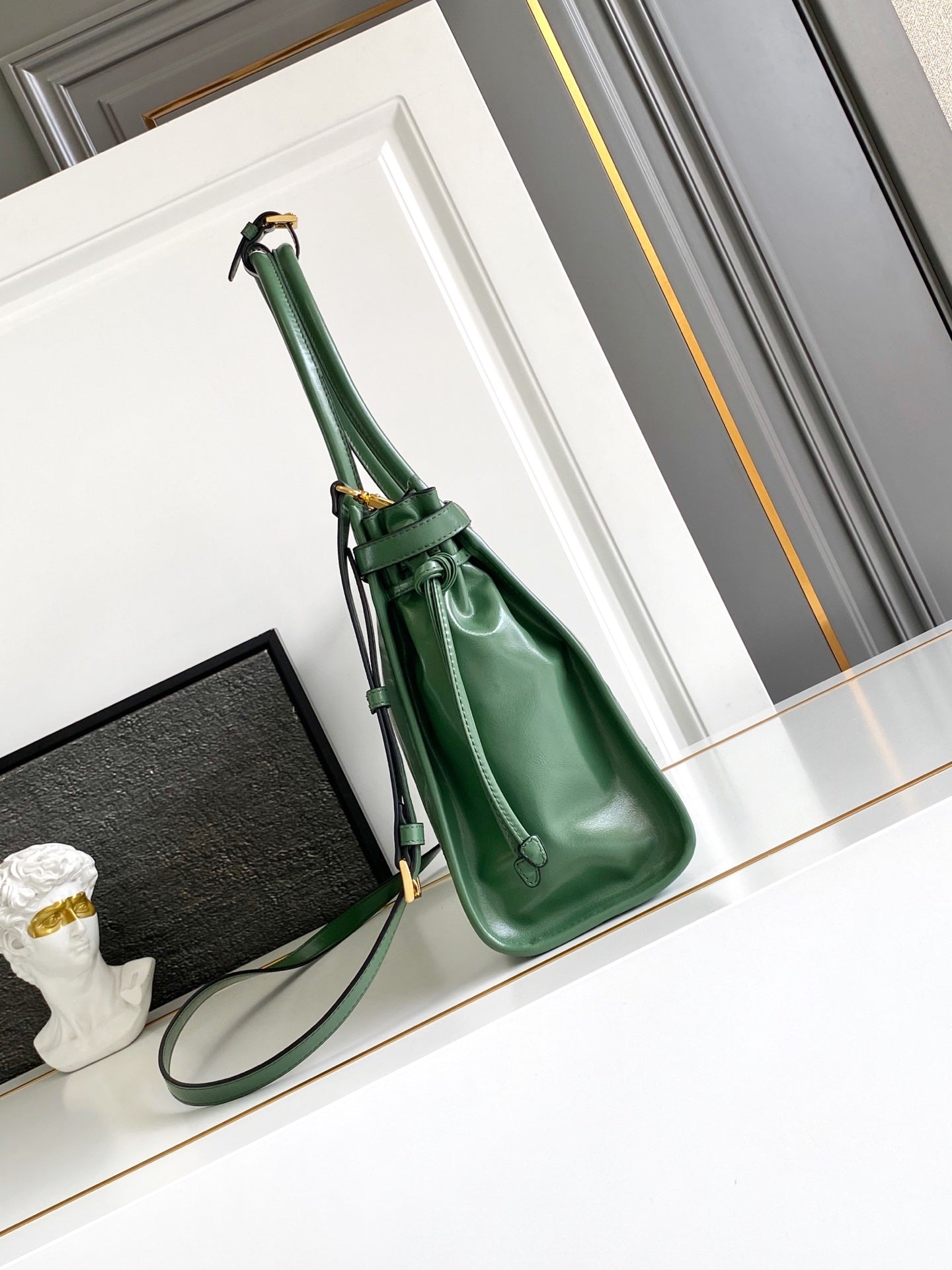 Pre-Owned LusSol Green Leather Tote Bag with Shoulder Strap (Large Capacity)