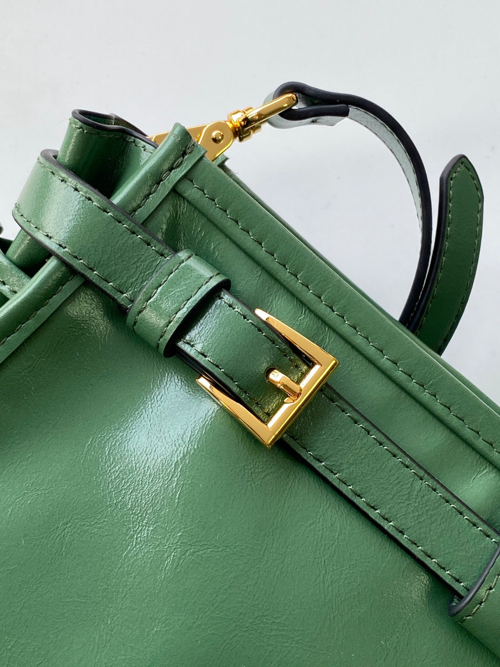 Pre-Owned LusSol Green Leather Tote Bag with Shoulder Strap (Large Capacity)