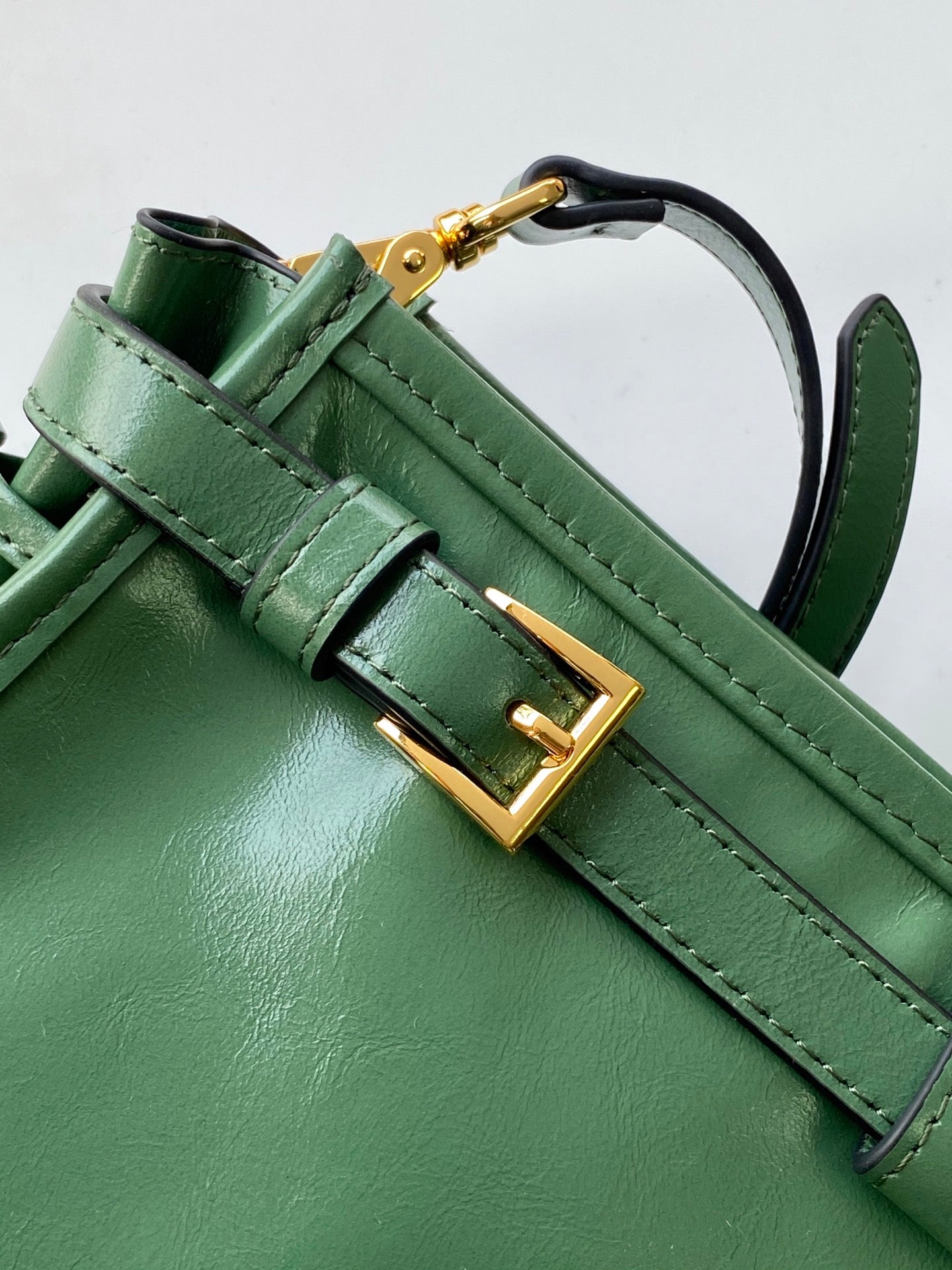 Pre-Owned LusSol Green Leather Tote Bag with Shoulder Strap (Large Capacity)