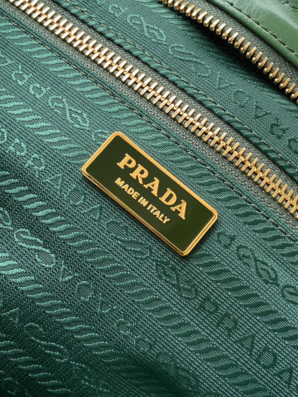 Pre-Owned LusSol Green Leather Tote Bag with Shoulder Strap (Large Capacity)