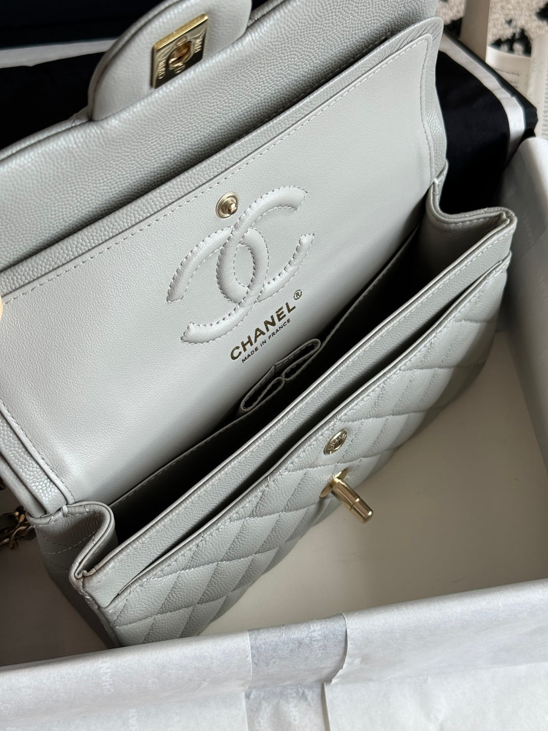 Pre-Owned Chanel Classic Flap Bag Small Caviar Quilted Leather (Silver Hardware)