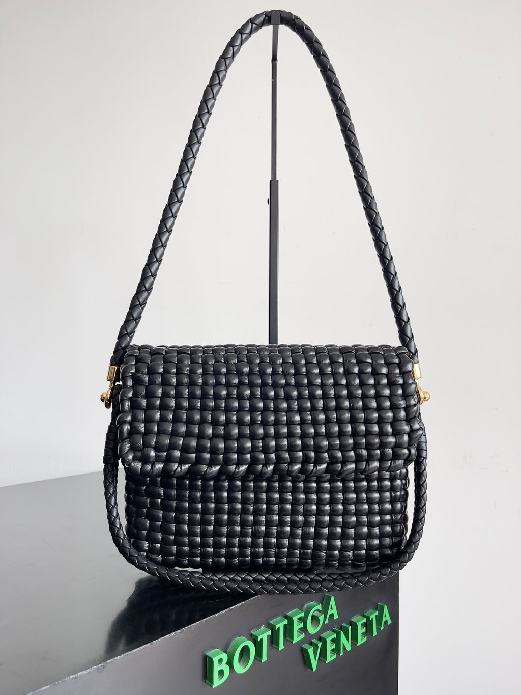 Pre-Owned Bottega Veneta Swing Shoulder Bag Black Woven Leather (Excellent Condition)