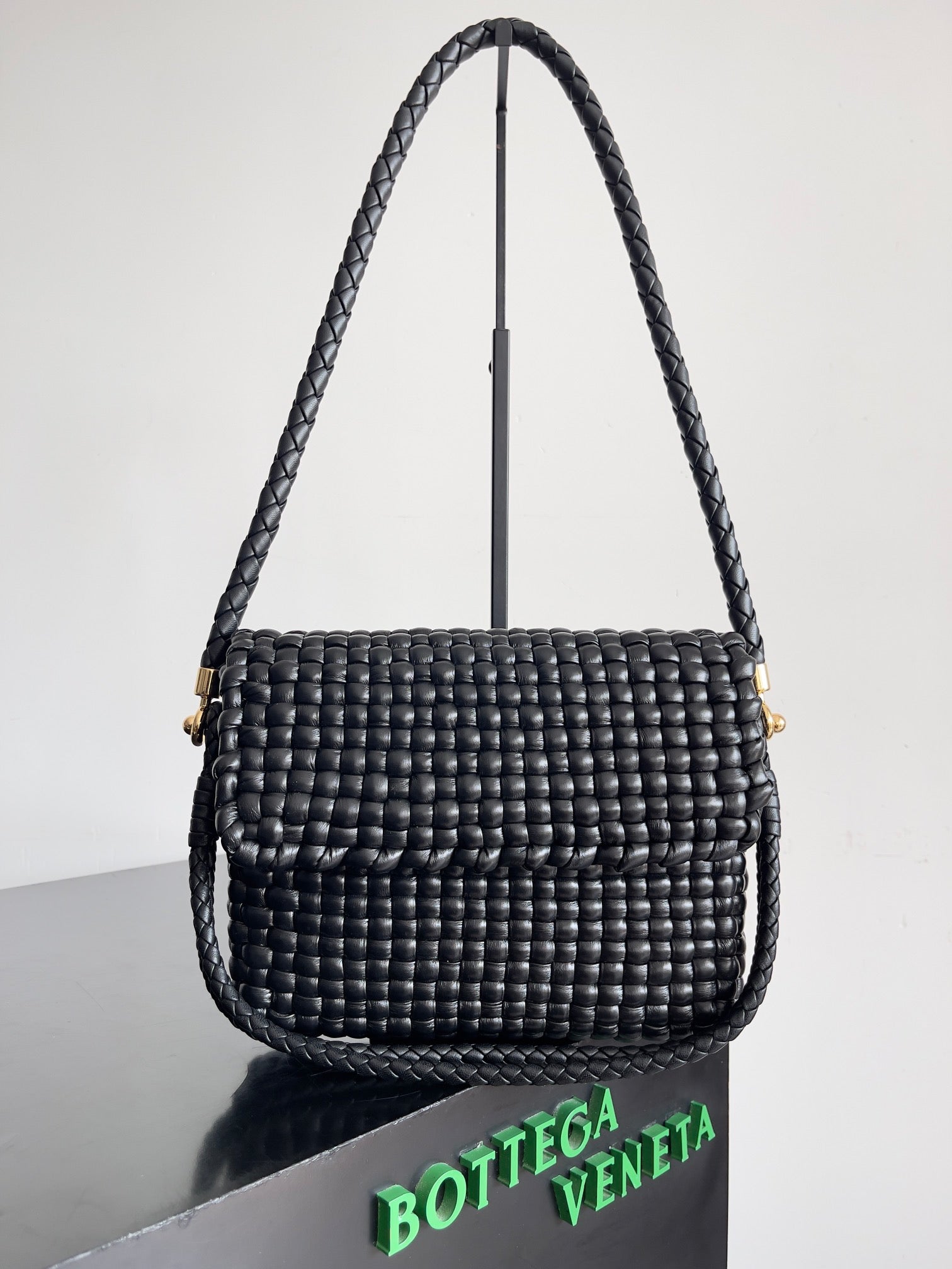 Pre-Owned Bottega Veneta Swing Shoulder Bag Black Woven Leather (Excellent Condition)