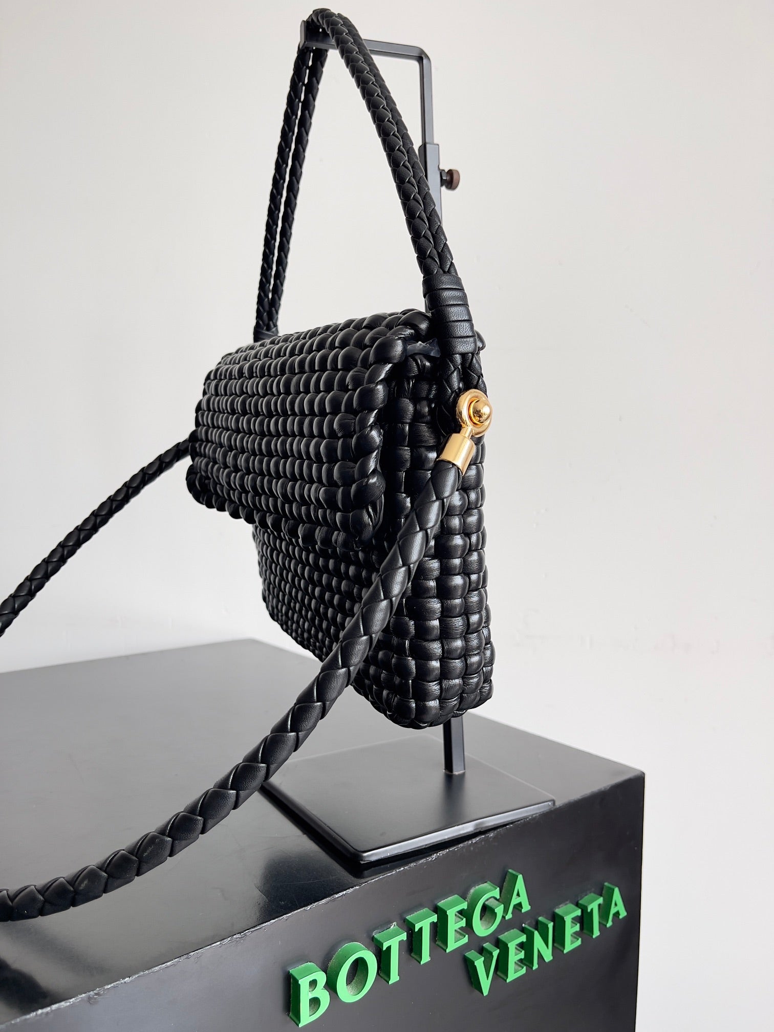 Pre-Owned Bottega Veneta Swing Shoulder Bag Black Woven Leather (Excellent Condition)