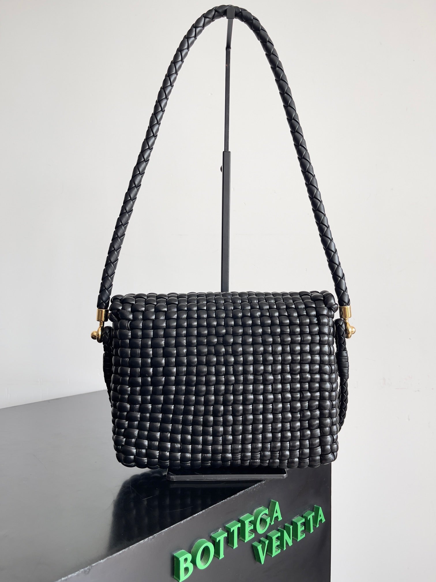 Pre-Owned Bottega Veneta Swing Shoulder Bag Black Woven Leather (Excellent Condition)