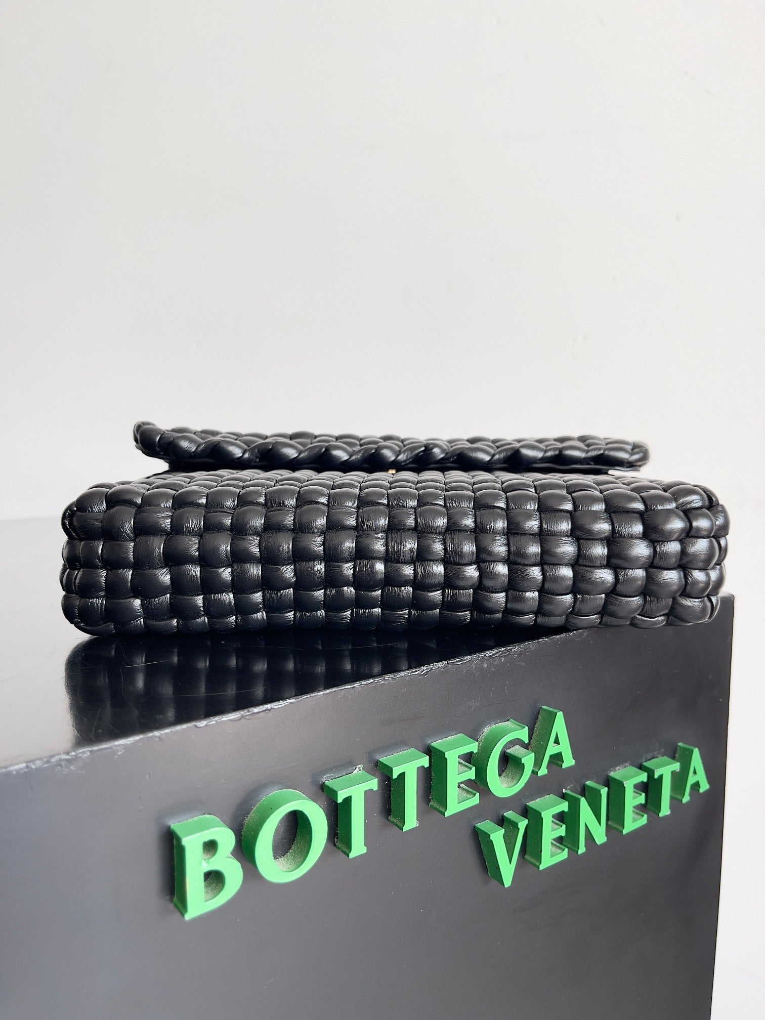 Pre-Owned Bottega Veneta Swing Shoulder Bag Black Woven Leather (Excellent Condition)