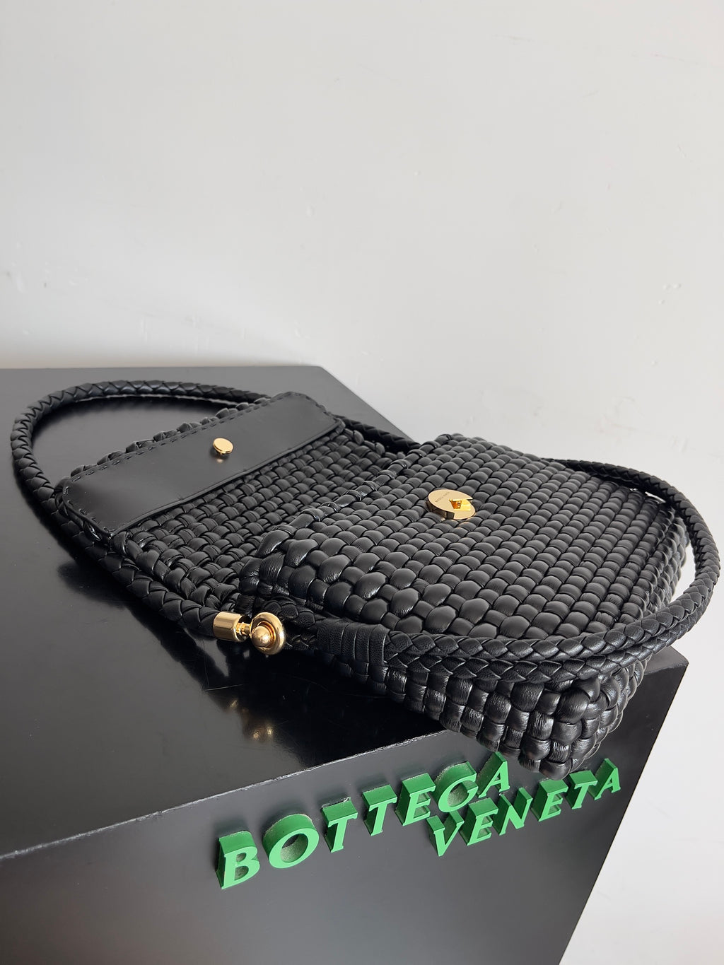 Pre-Owned Bottega Veneta Swing Shoulder Bag Black Woven Leather (Excellent Condition)