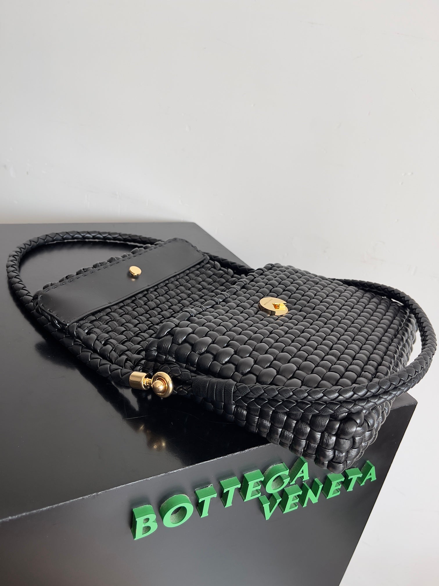 Pre-Owned Bottega Veneta Swing Shoulder Bag Black Woven Leather (Excellent Condition)