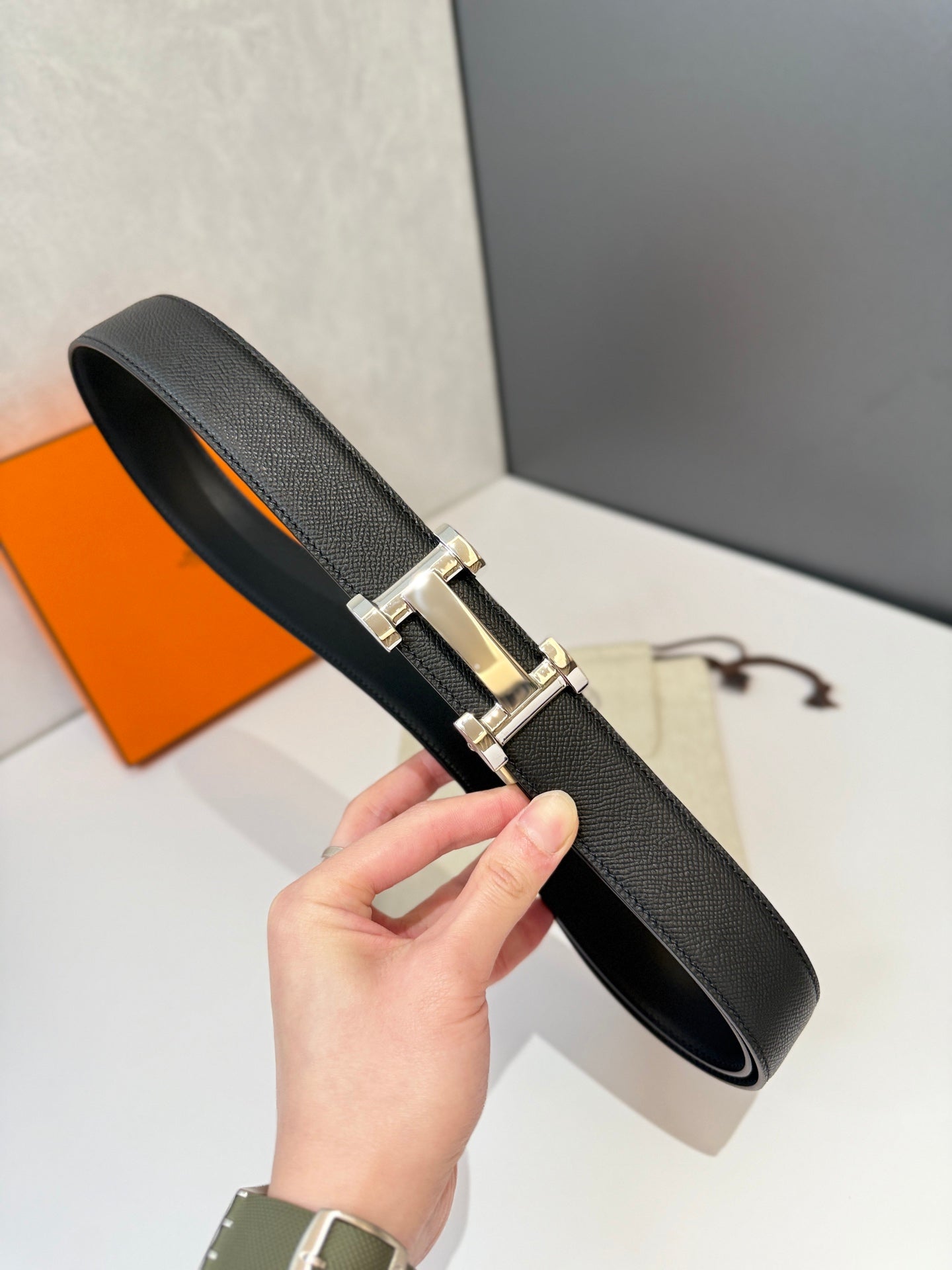Pre-Owned Hermès Leather Belt – Automatic Sliding Buckle, Gold-Tone Hardware, Timeless Luxury Classic