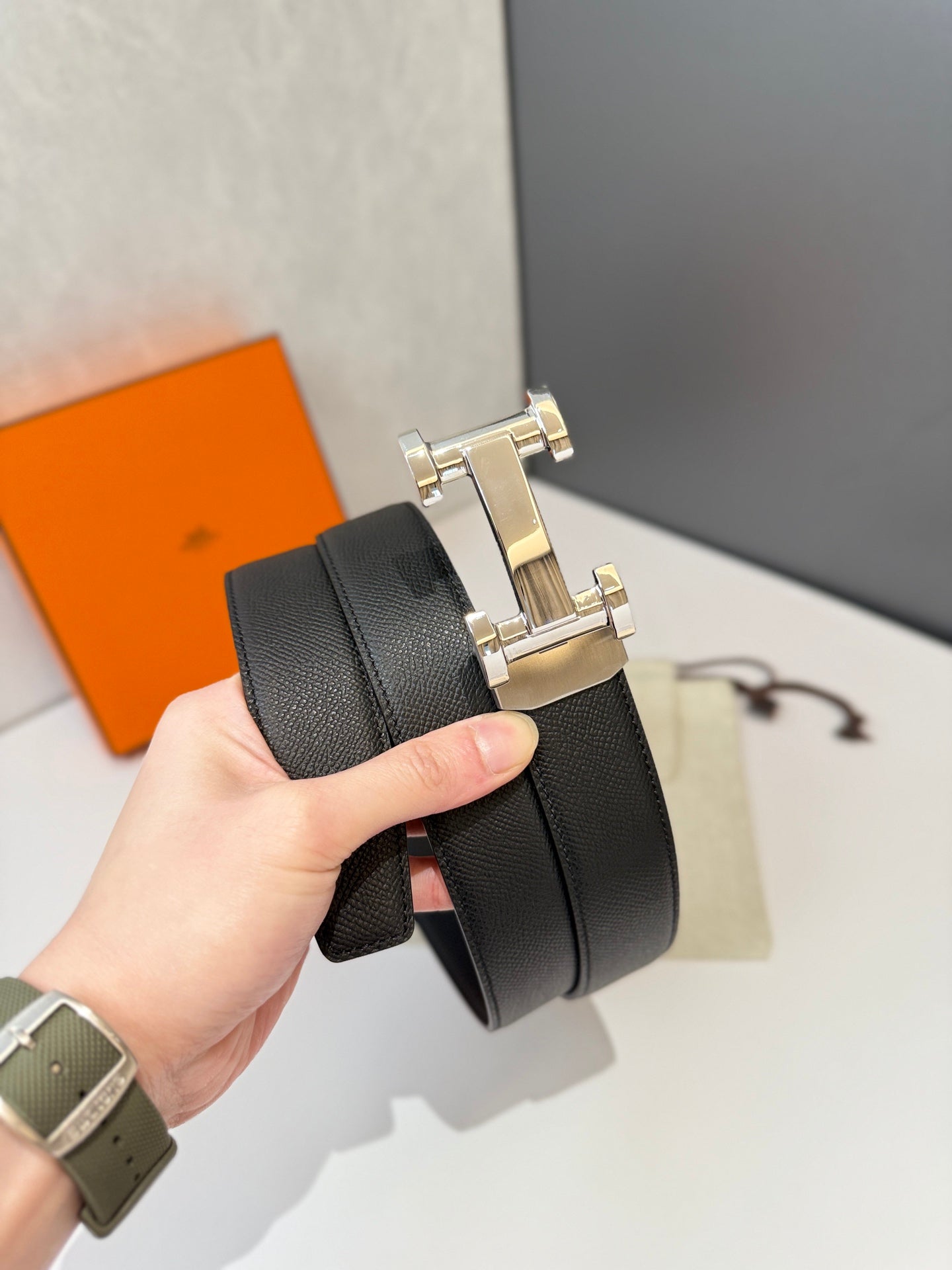 Pre-Owned Hermès Leather Belt – Automatic Sliding Buckle, Gold-Tone Hardware, Timeless Luxury Classic