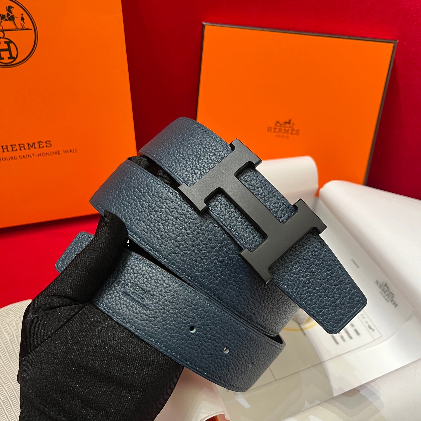 Pre-Owned Hermès Men’s Reversible Leather Belt – 38mm Width, Black H-Buckle, Timeless Classic
