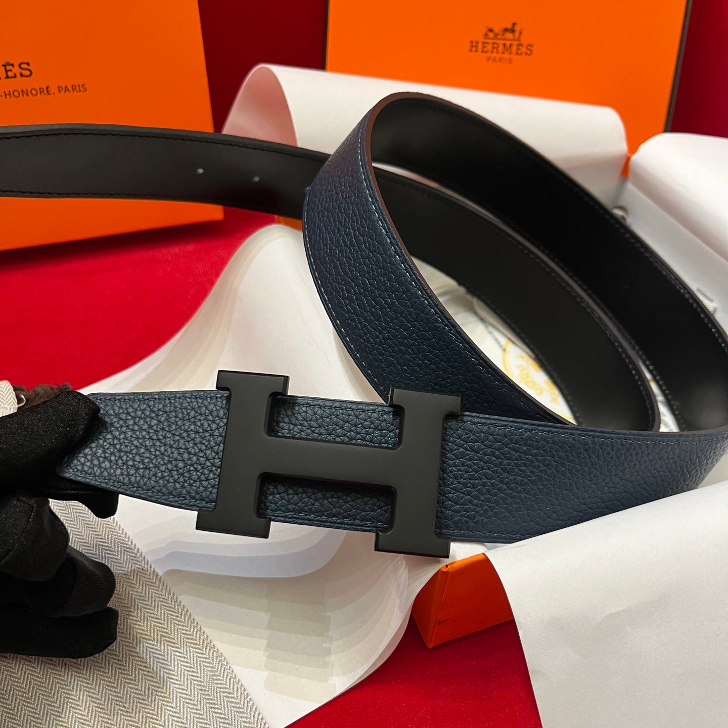 Pre-Owned Hermès Men’s Reversible Leather Belt – 38mm Width, Black H-Buckle, Timeless Classic