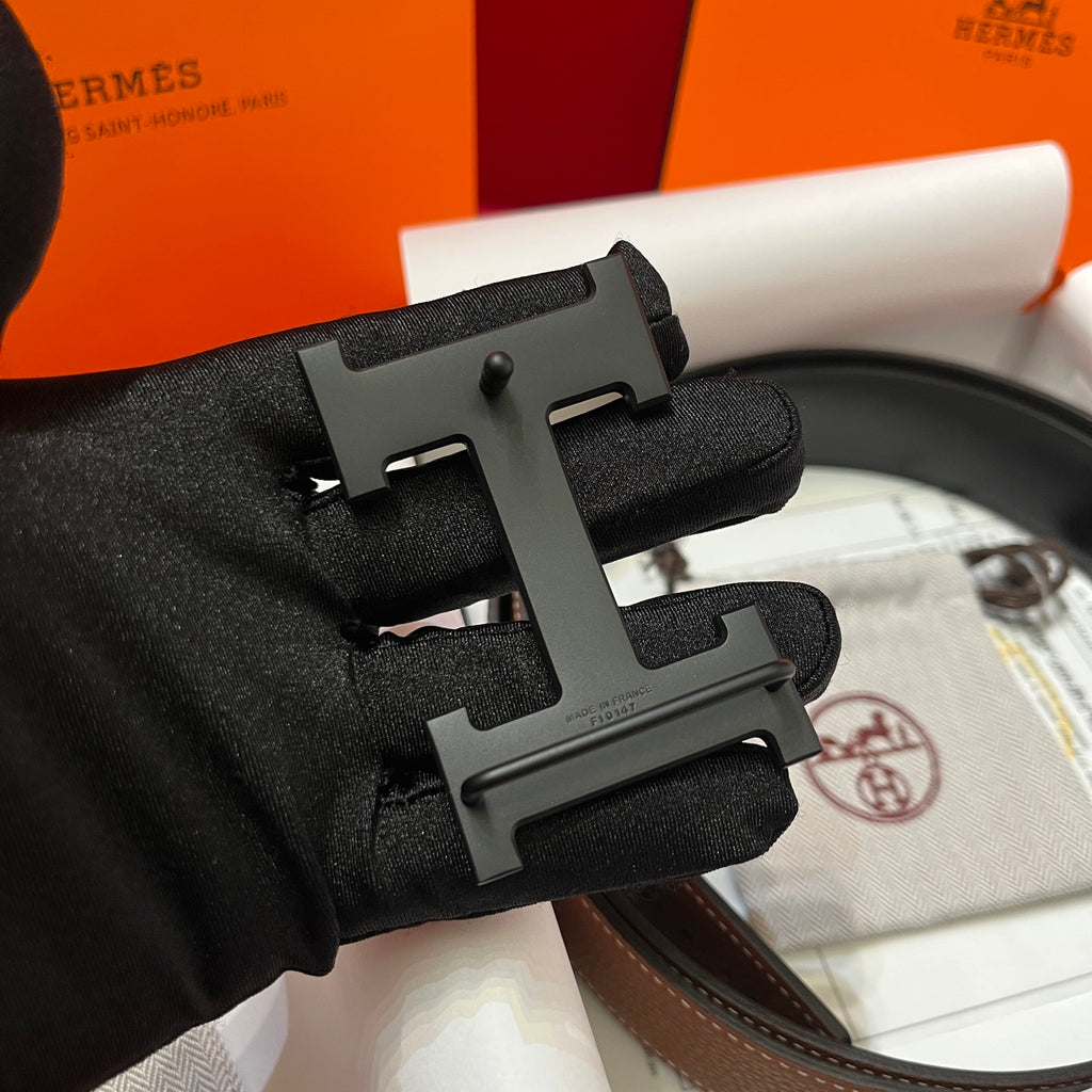 Pre-Owned Hermès Men’s Reversible Leather Belt – 38mm Width, Black H-Buckle, Timeless Classic