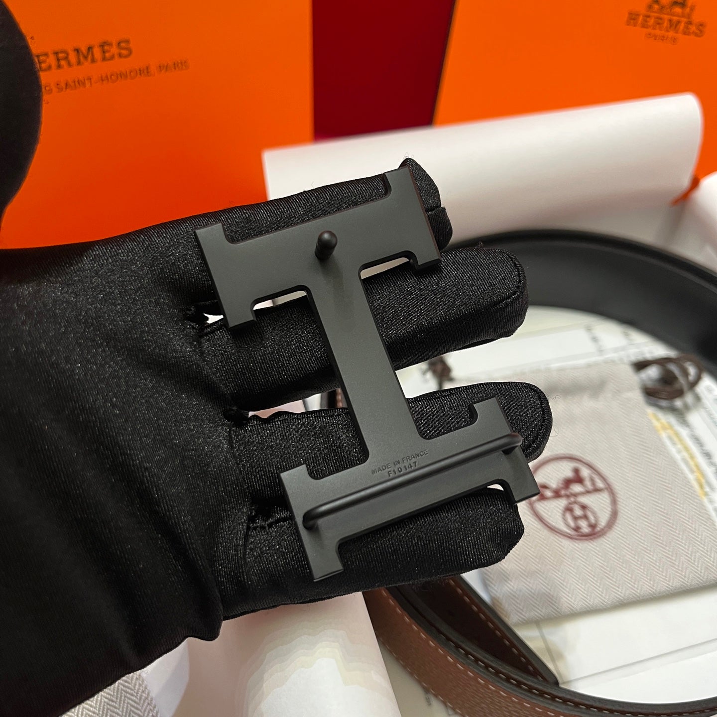 Pre-Owned Hermès Men’s Reversible Leather Belt – 38mm Width, Black H-Buckle, Timeless Classic