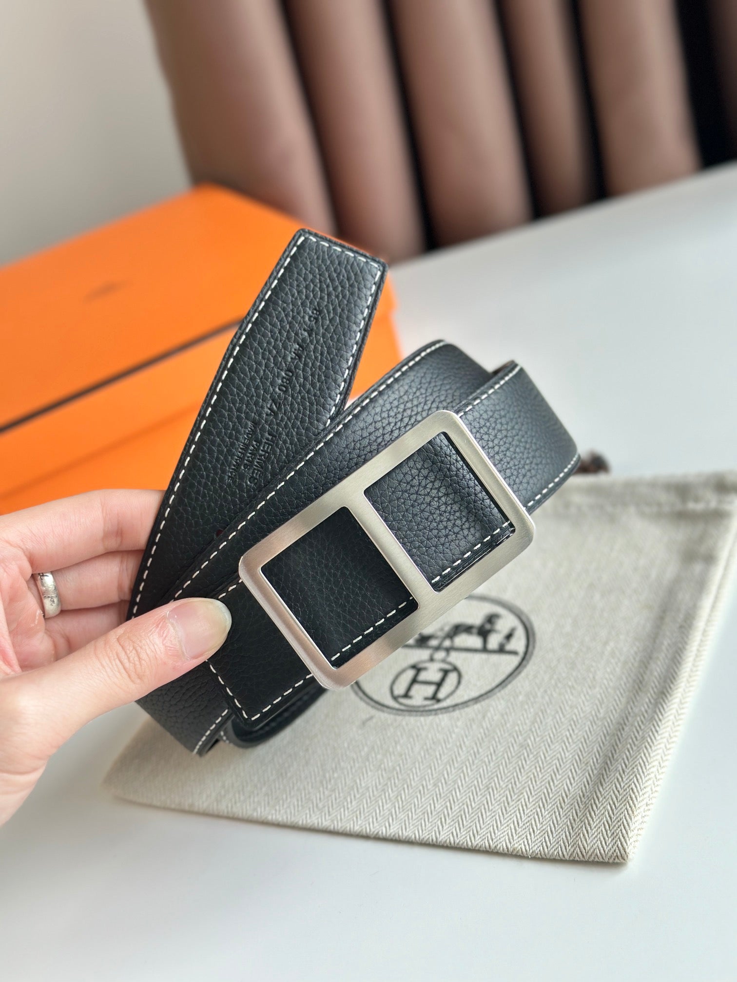 Pre-Owned Hermès Men’s Togo Leather Belt – 38mm Width, Reversible with Classic H Buckle
