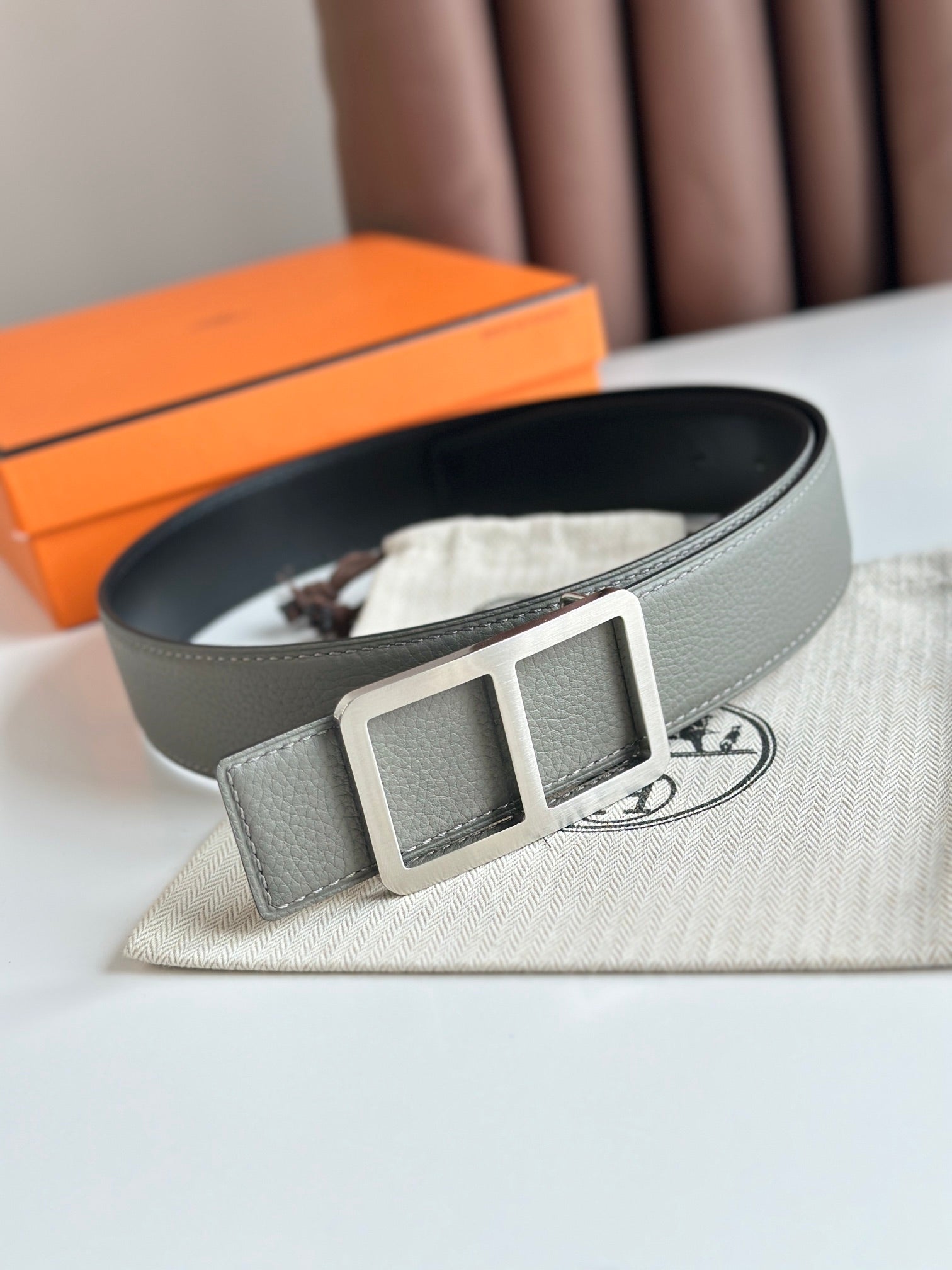 Pre-Owned Hermès Men’s Togo Leather Belt – 38mm Width, Reversible with Classic H Buckle