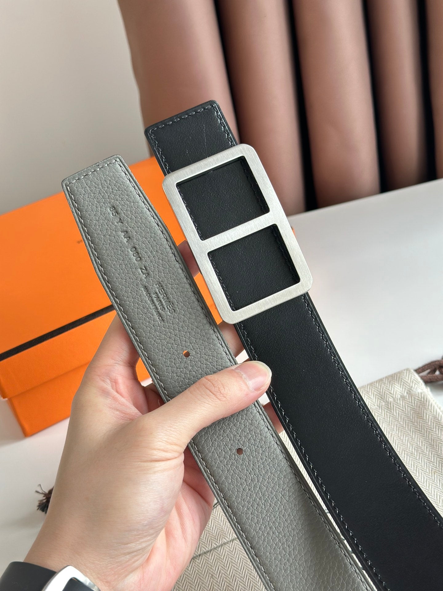 Pre-Owned Hermès Men’s Togo Leather Belt – 38mm Width, Reversible with Classic H Buckle
