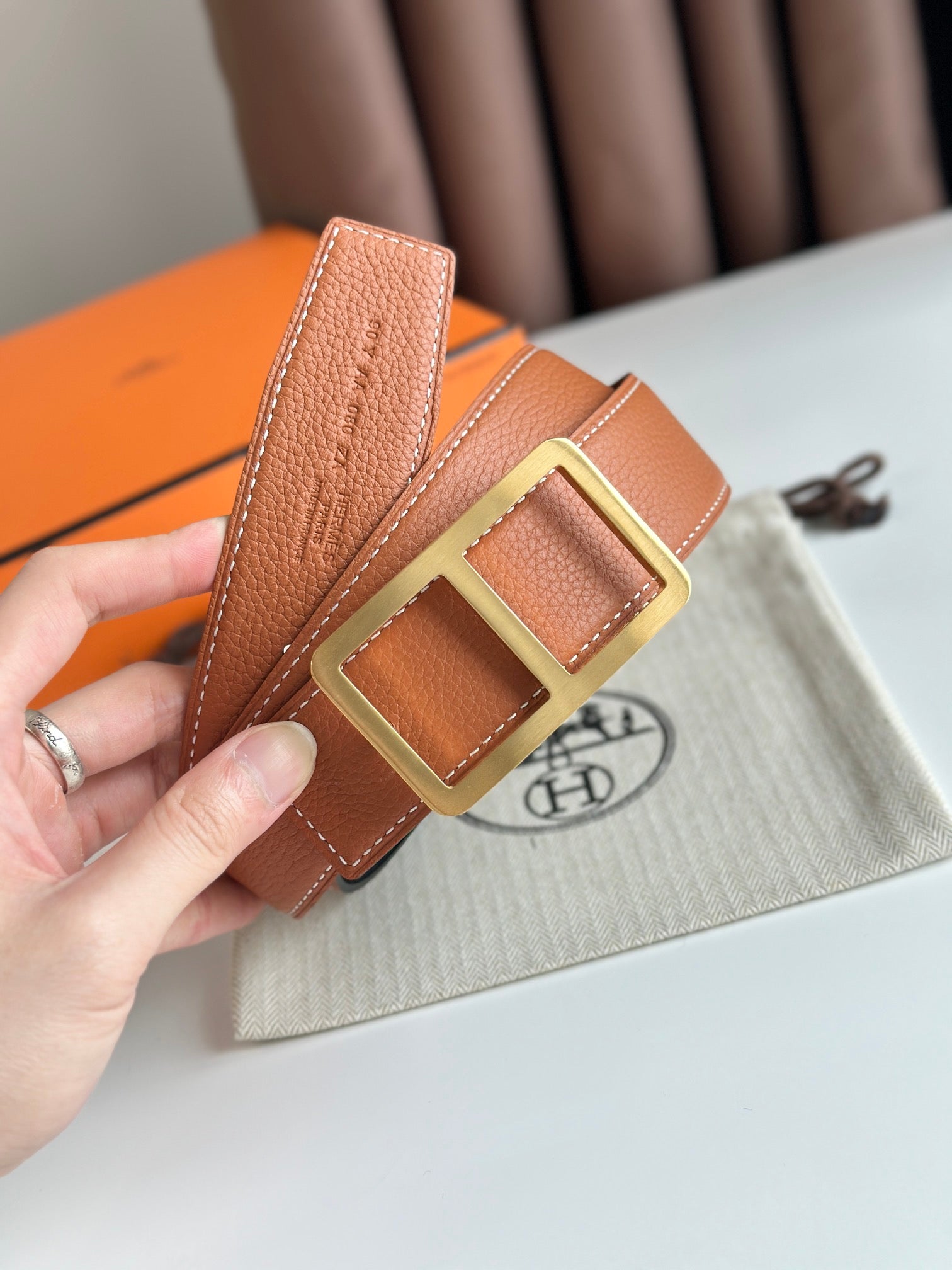 Pre-Owned Hermès Men’s Togo Leather Belt – 38mm Width, Reversible with Classic H Buckle