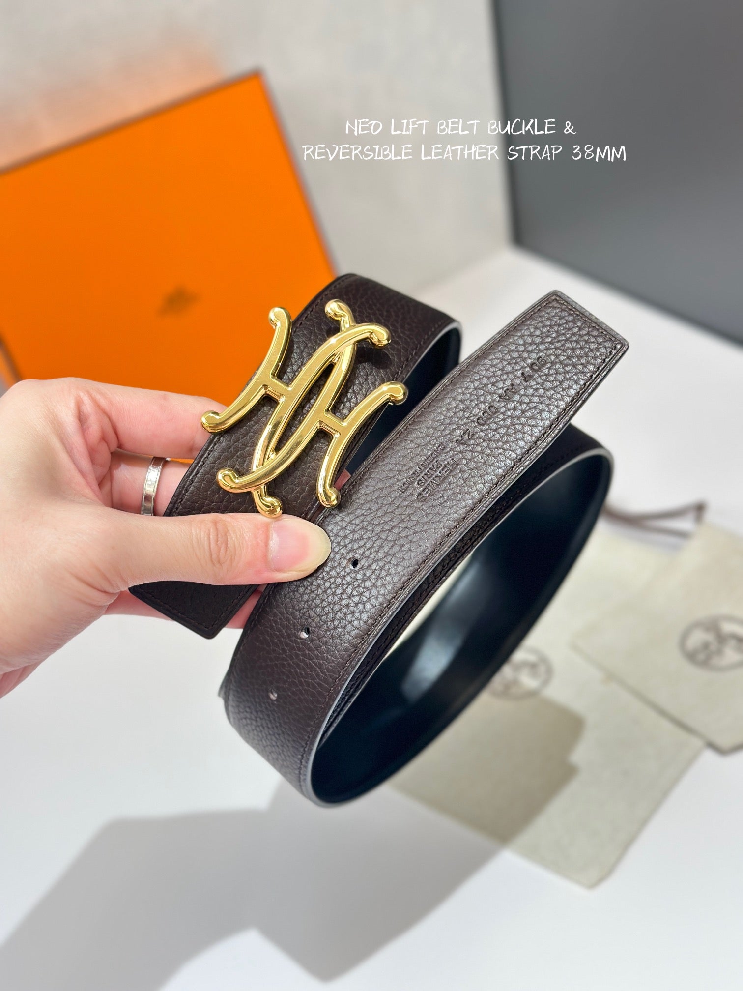 Pre-Owned Hermès Neo Lift Buckle Belt – Reversible Leather Strap, 38mm Width, Classic Luxur