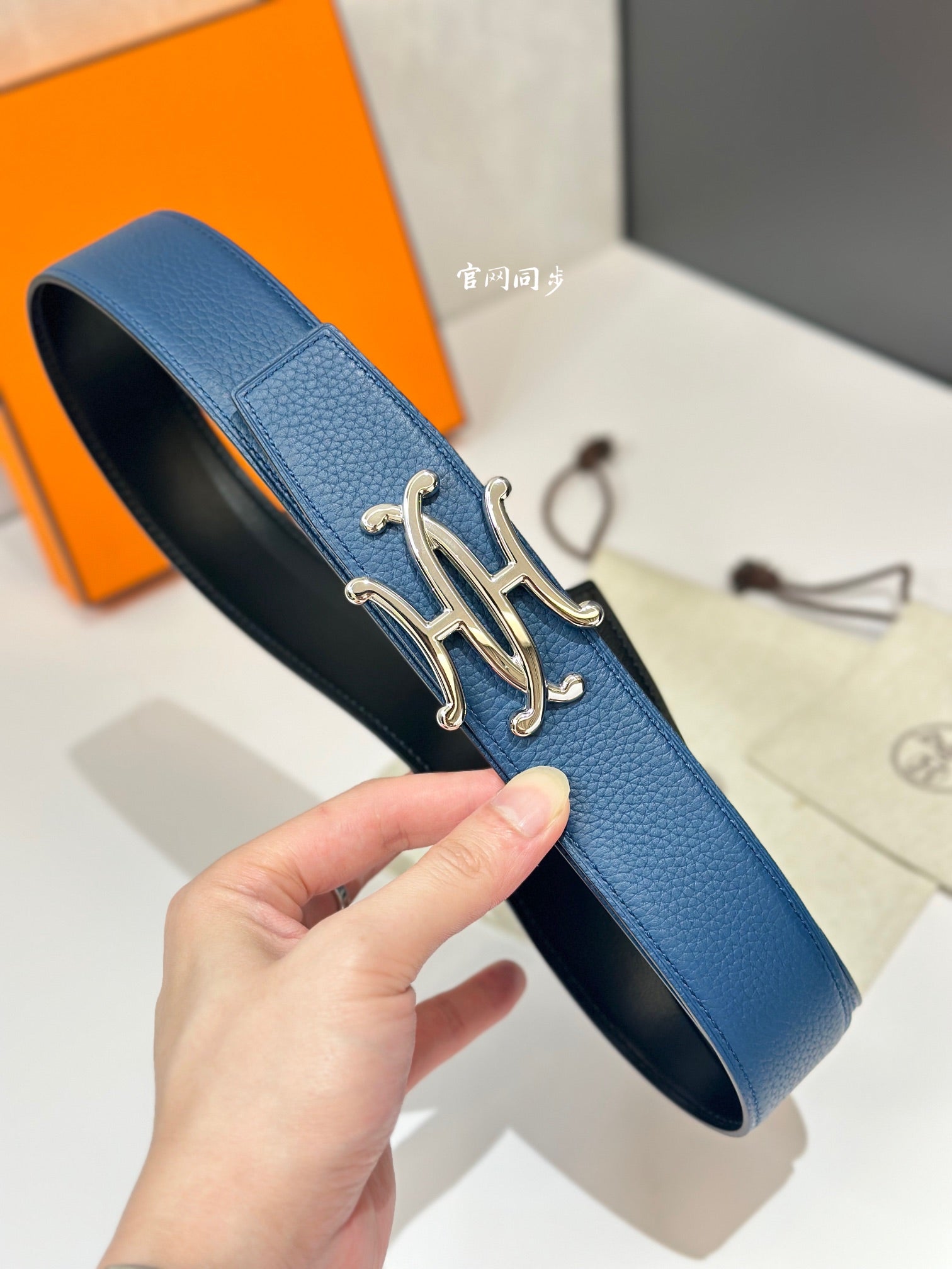 Pre-Owned Hermès Neo Lift Buckle Belt – Reversible Leather Strap, 38mm Width, Classic Luxur
