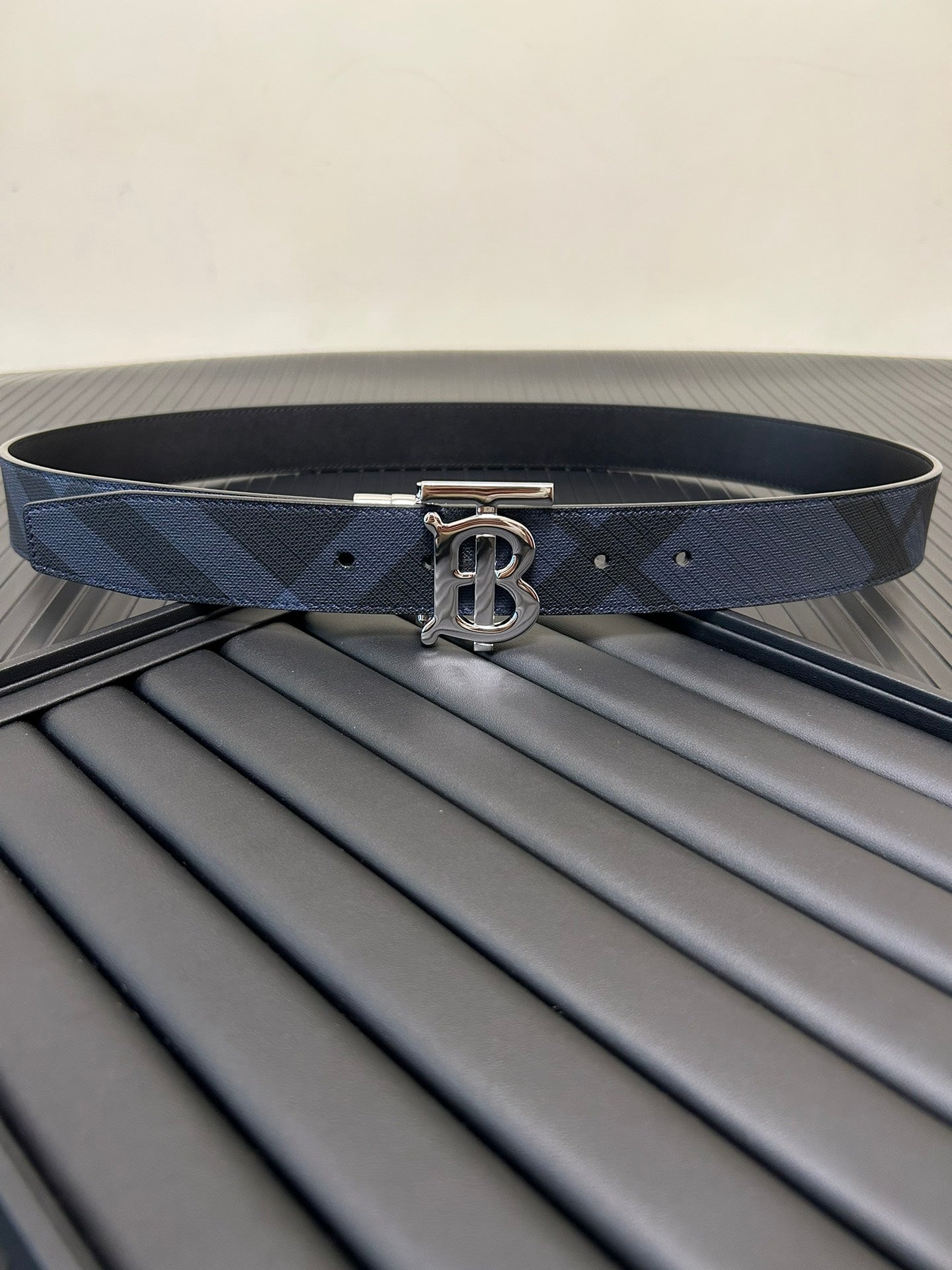 Pre-Owned Burberry London Check Leather Belt with Monogram Logo Buckle, Width 3.5cm