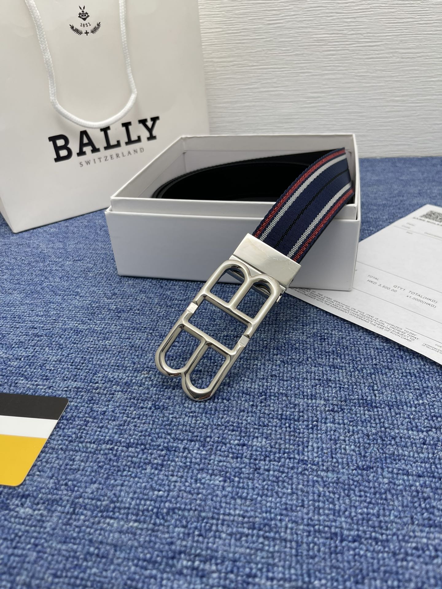 Pre-Owned Burberry Classic Series Leather Belt with Signature Logo Buckle, 3.5cm Width, Reversible