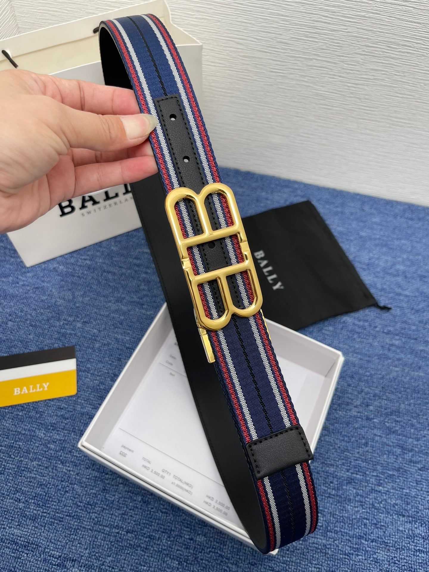 Pre-Owned Burberry Classic Series Leather Belt with Signature Logo Buckle, 3.5cm Width, Reversible
