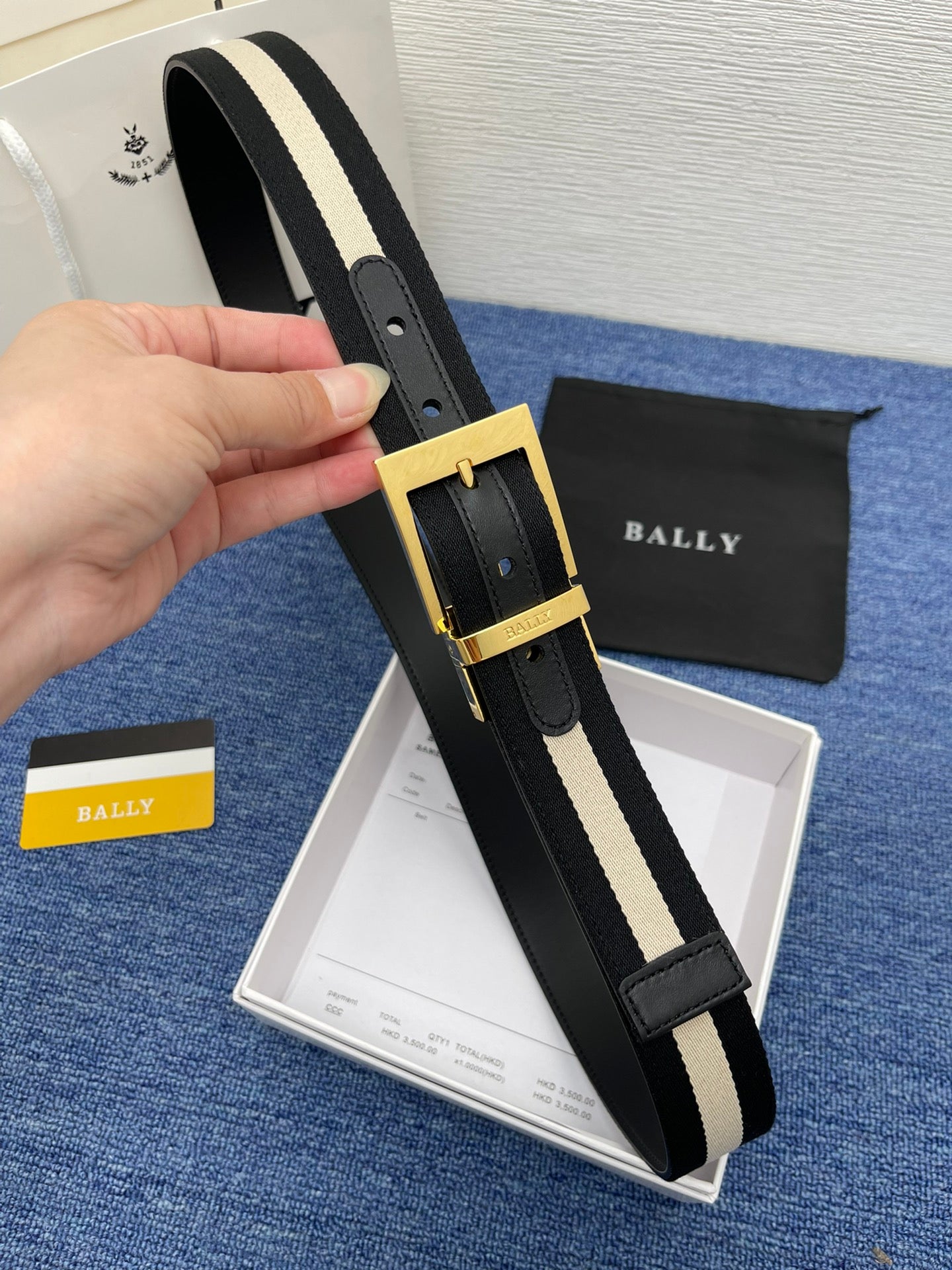 Pre-Owned Burberry Classic Series Leather Belt with Signature Logo Buckle, 3.5cm Width, Reversible