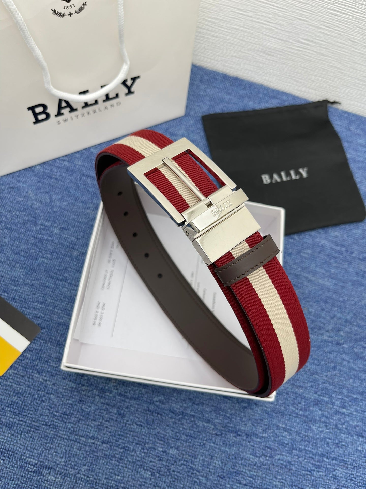 Pre-Owned Burberry Classic Series Leather Belt with Signature Logo Buckle, 3.5cm Width, Reversible