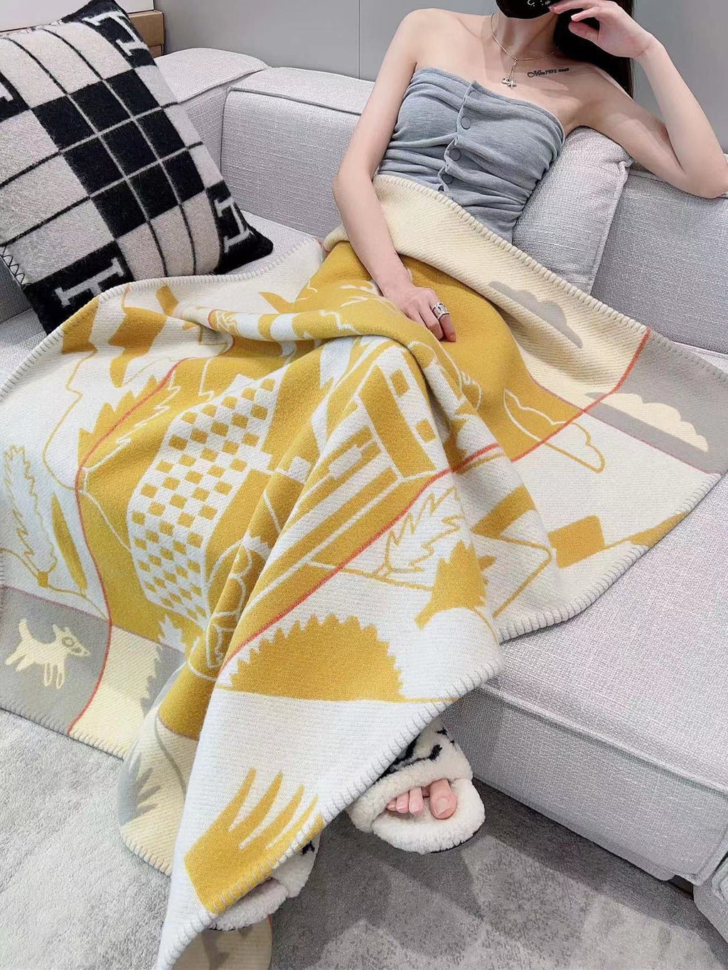 Pre-Owned Hermès Avalon Baby Blanket – Honey Yellow Cashmere Wool