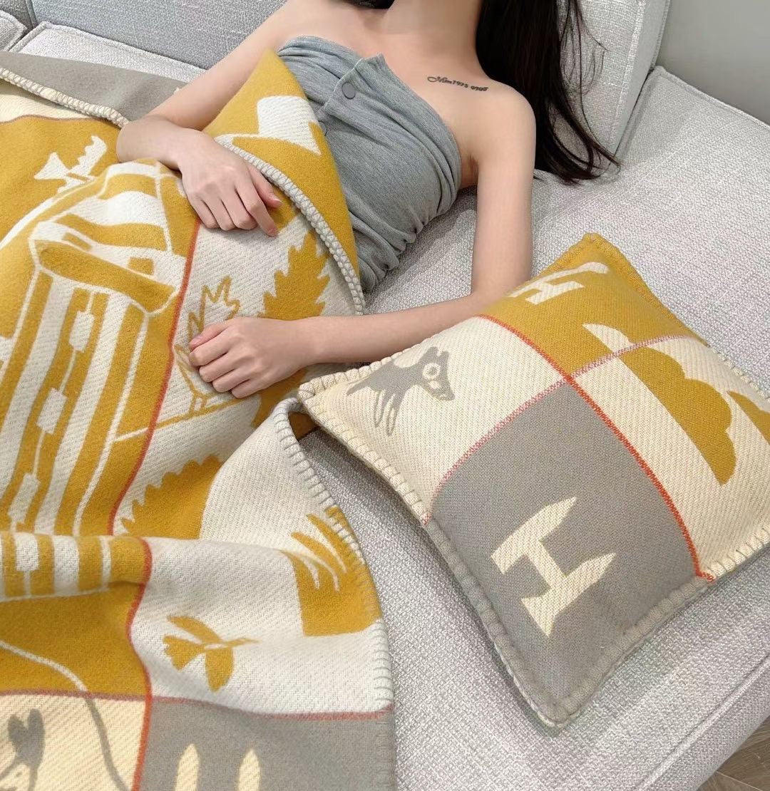 Pre-Owned Hermès Avalon Baby Blanket – Honey Yellow Cashmere Wool